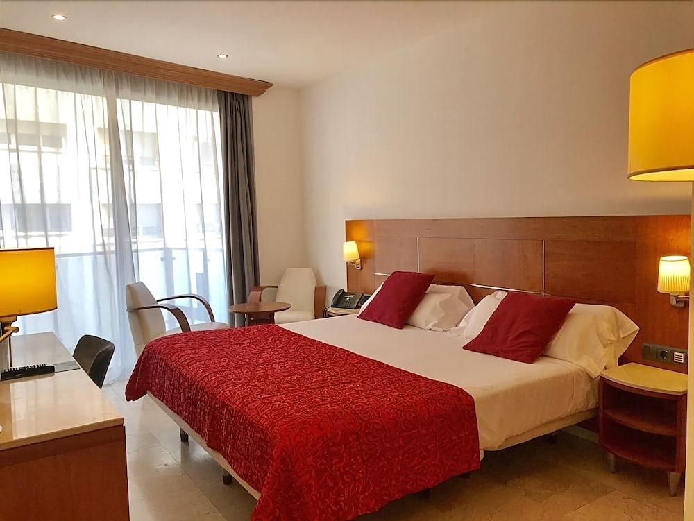 Hotel Calasanz Молинс-де-Рей Экстерьер фото