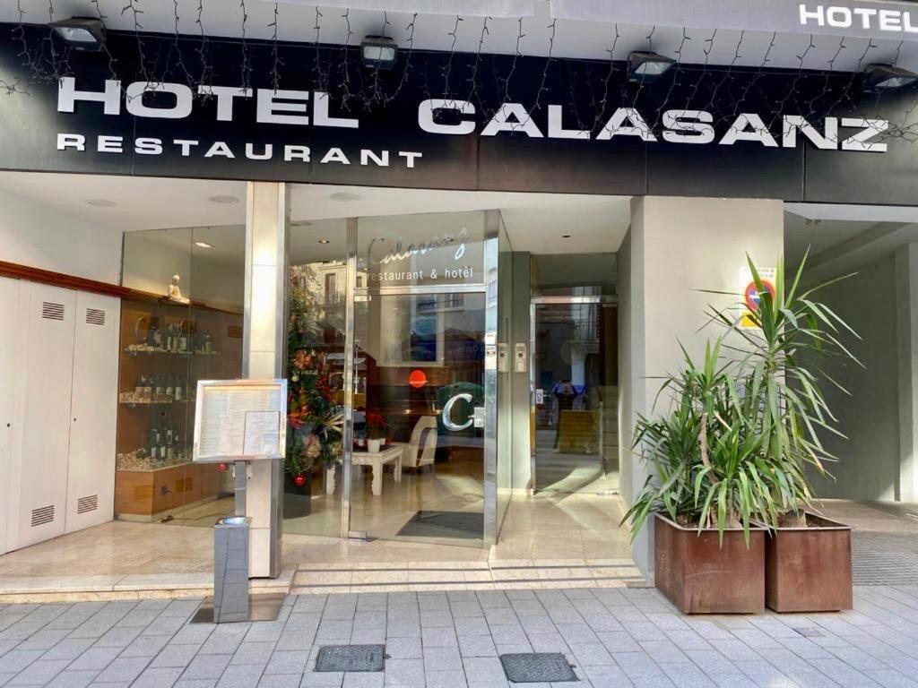 Hotel Calasanz Молинс-де-Рей Экстерьер фото