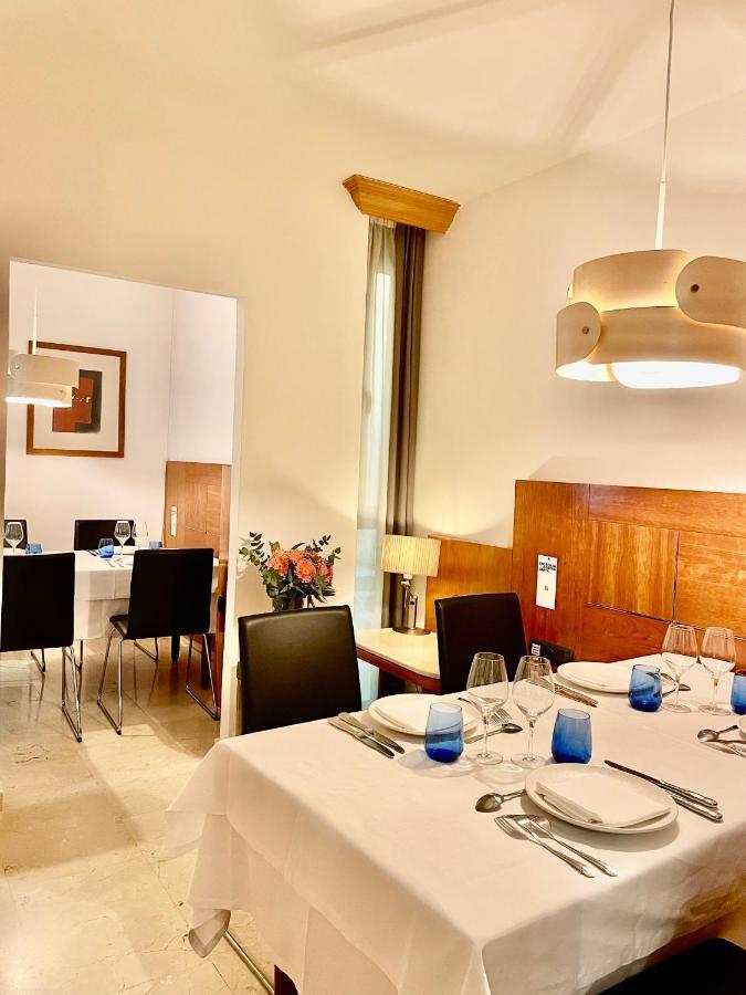Hotel Calasanz Молинс-де-Рей Экстерьер фото