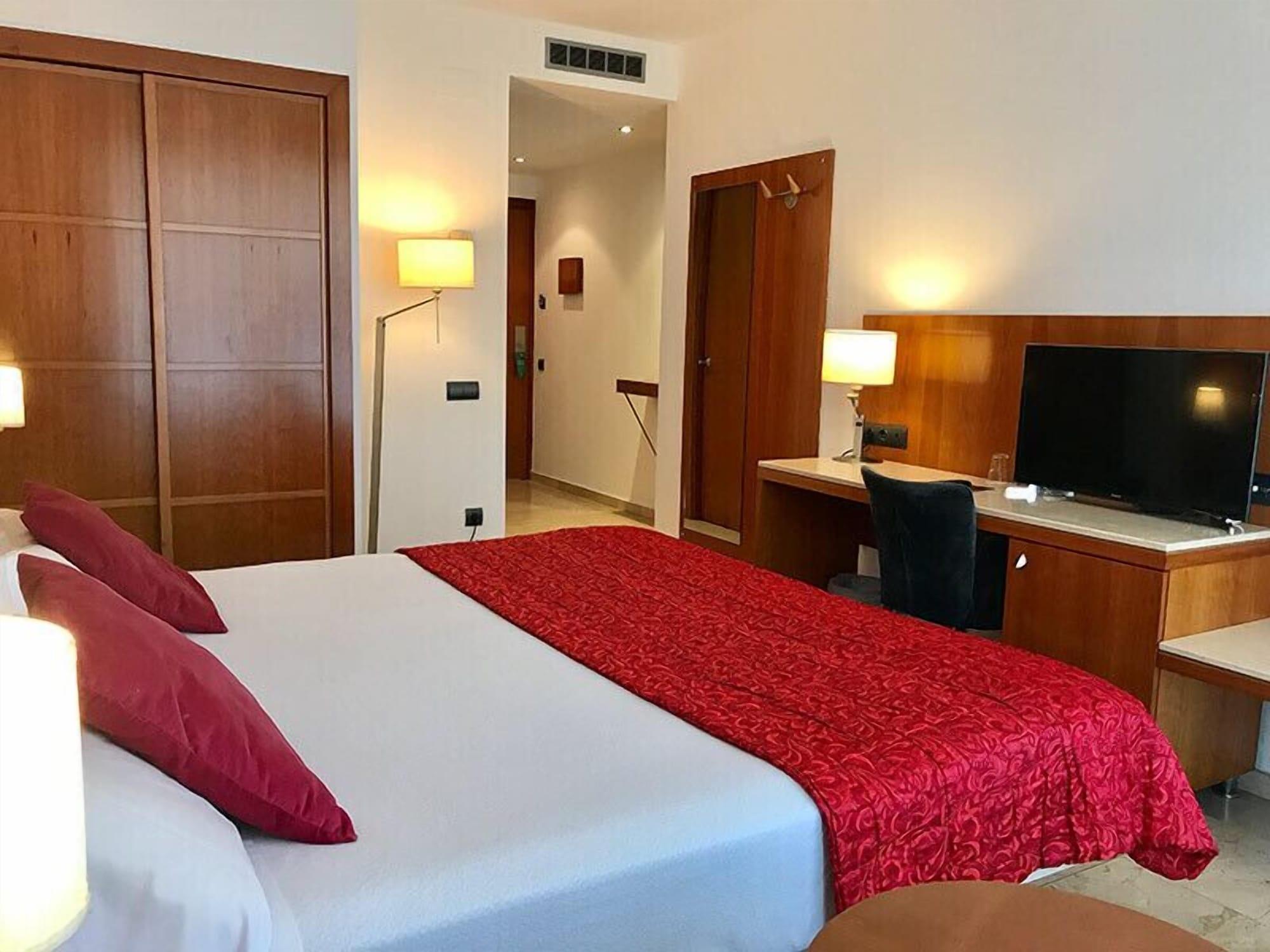 Hotel Calasanz Молинс-де-Рей Экстерьер фото