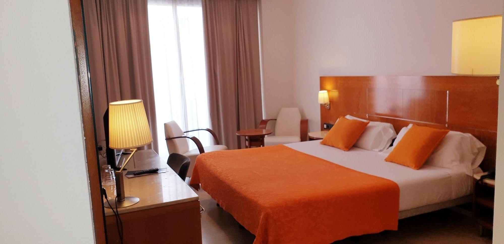 Hotel Calasanz Молинс-де-Рей Экстерьер фото