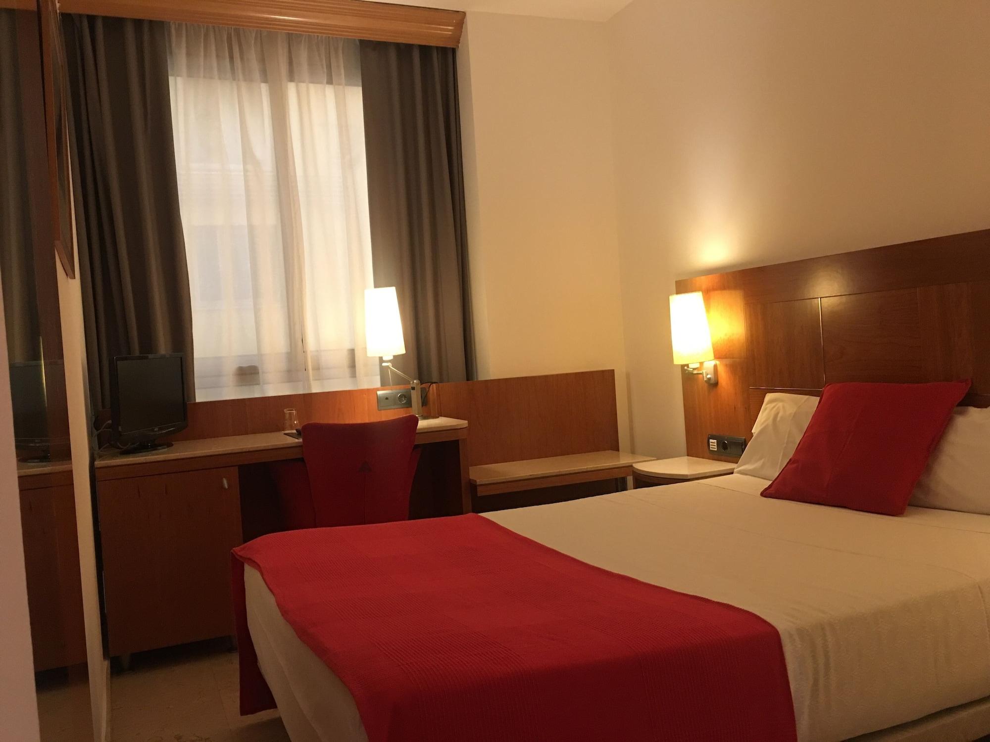 Hotel Calasanz Молинс-де-Рей Экстерьер фото