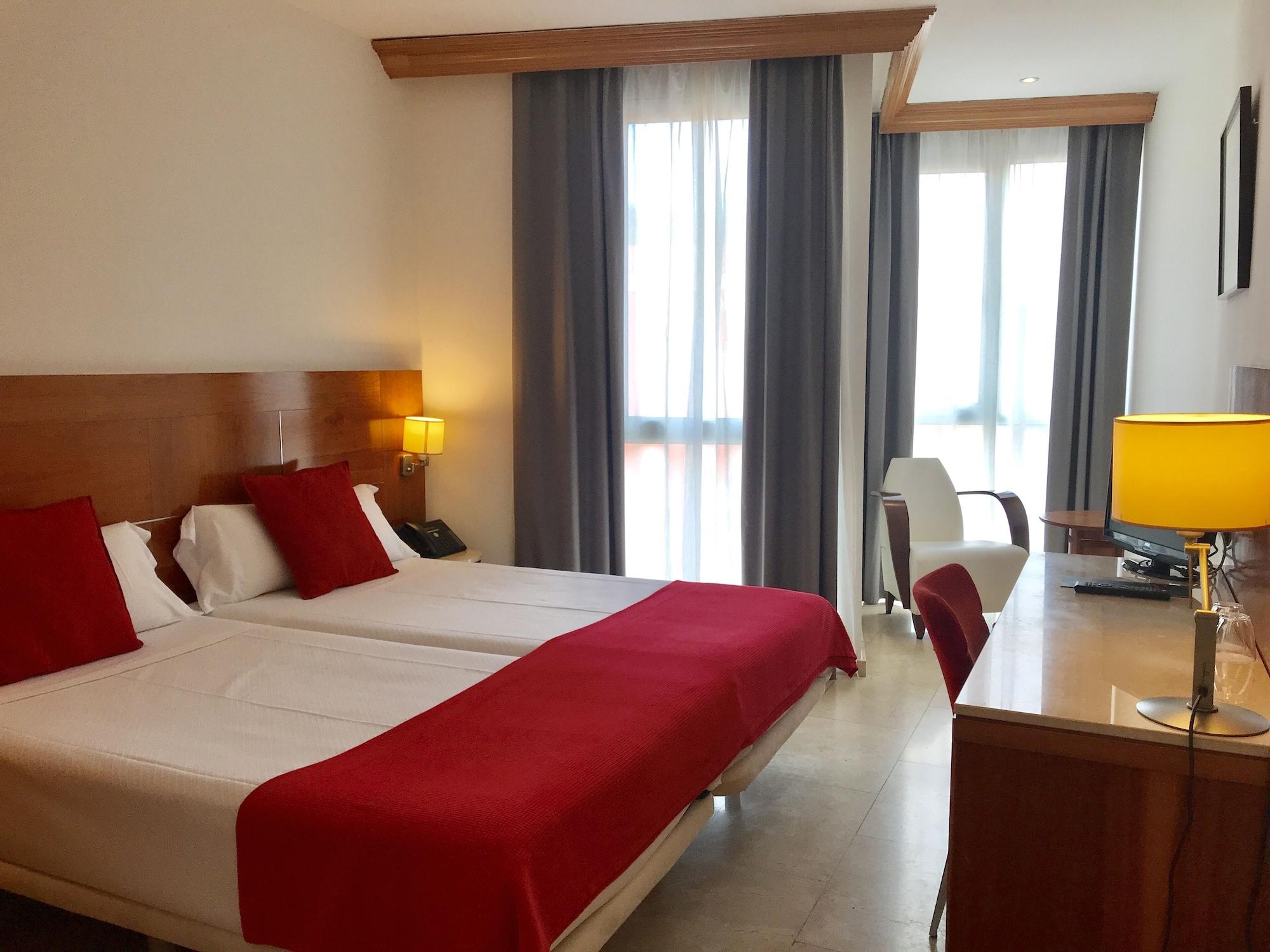 Hotel Calasanz Молинс-де-Рей Экстерьер фото