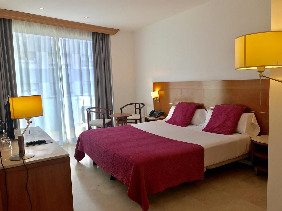 Hotel Calasanz Молинс-де-Рей Экстерьер фото