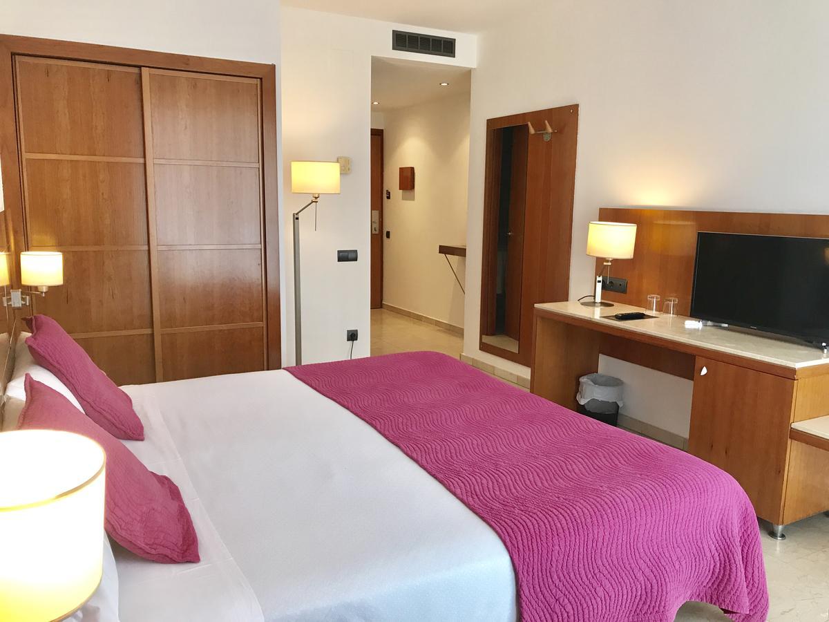 Hotel Calasanz Молинс-де-Рей Экстерьер фото