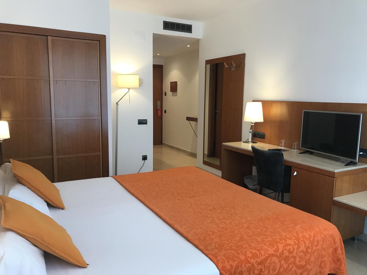 Hotel Calasanz Молинс-де-Рей Экстерьер фото
