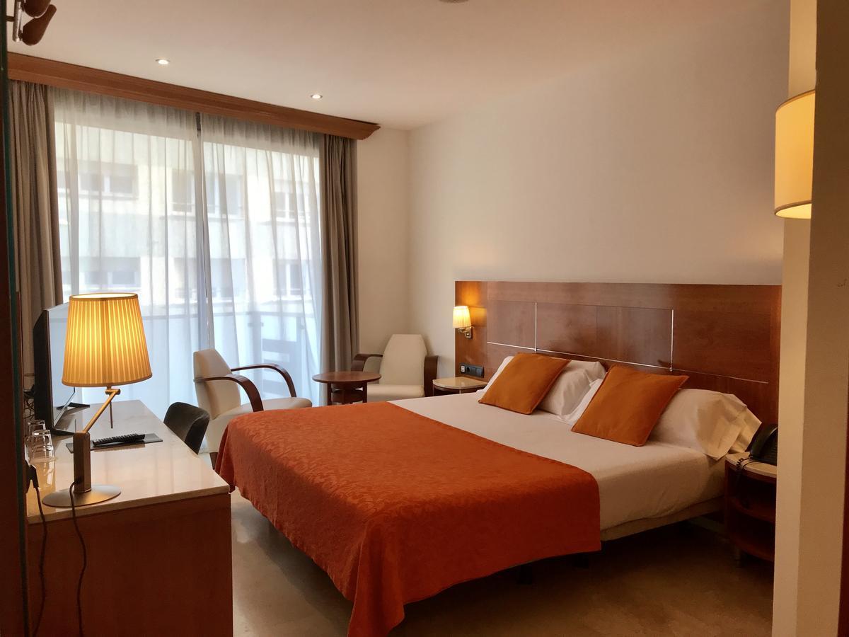 Hotel Calasanz Молинс-де-Рей Экстерьер фото
