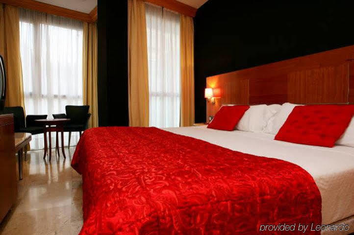 Hotel Calasanz Молинс-де-Рей Номер фото