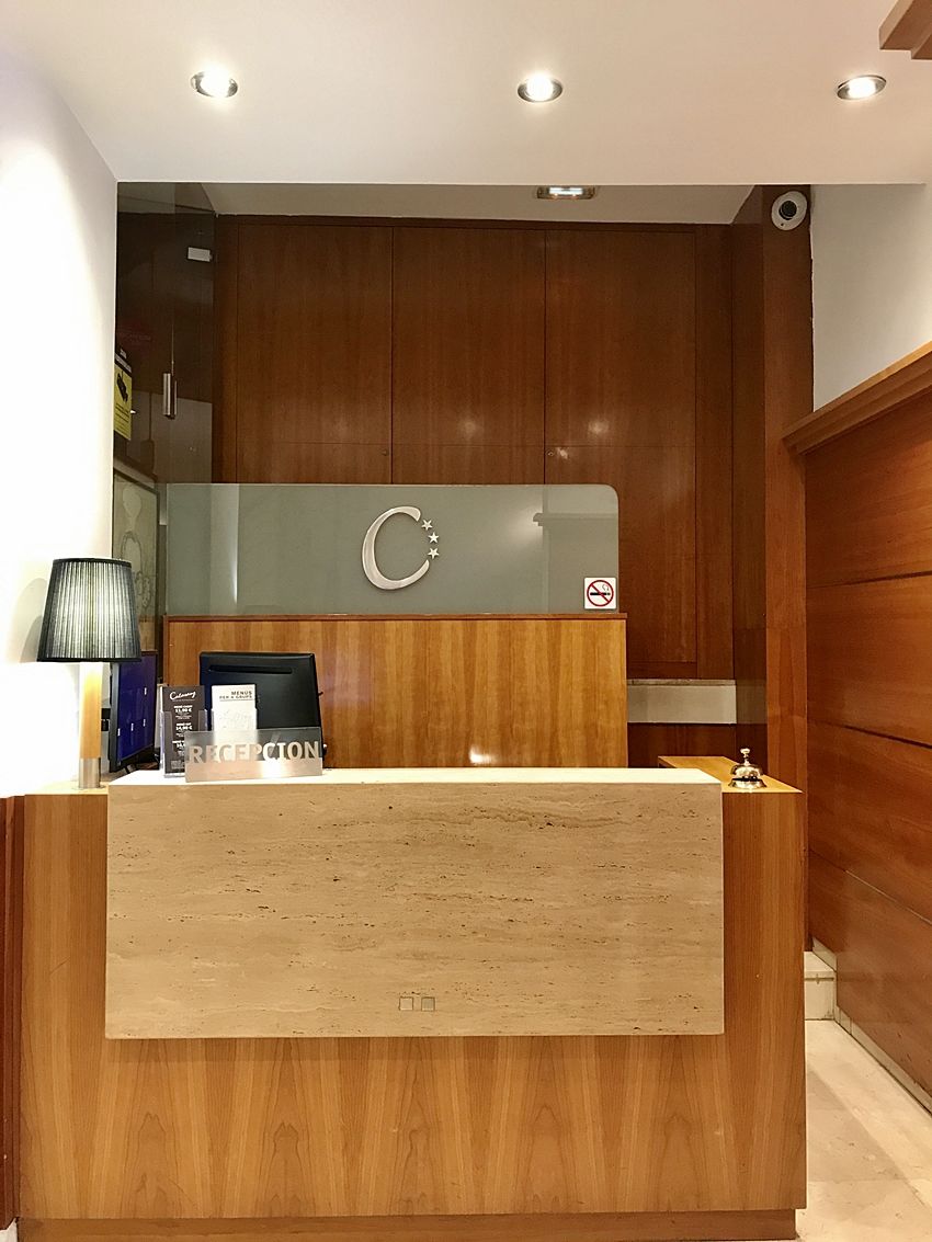 Hotel Calasanz Молинс-де-Рей Экстерьер фото