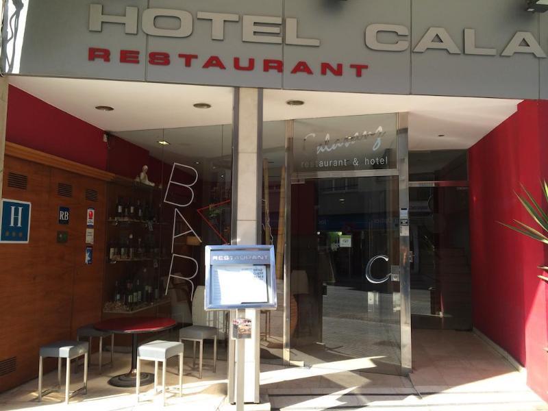 Hotel Calasanz Молинс-де-Рей Экстерьер фото